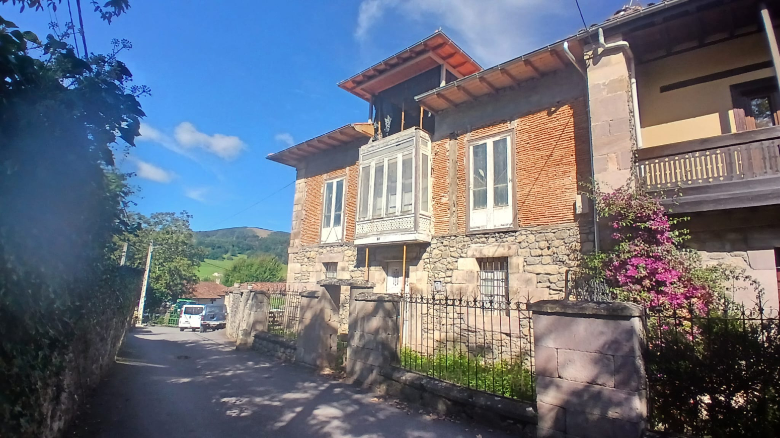 CASA A REFORMAR CON JARDIN EN ANIEVAS 