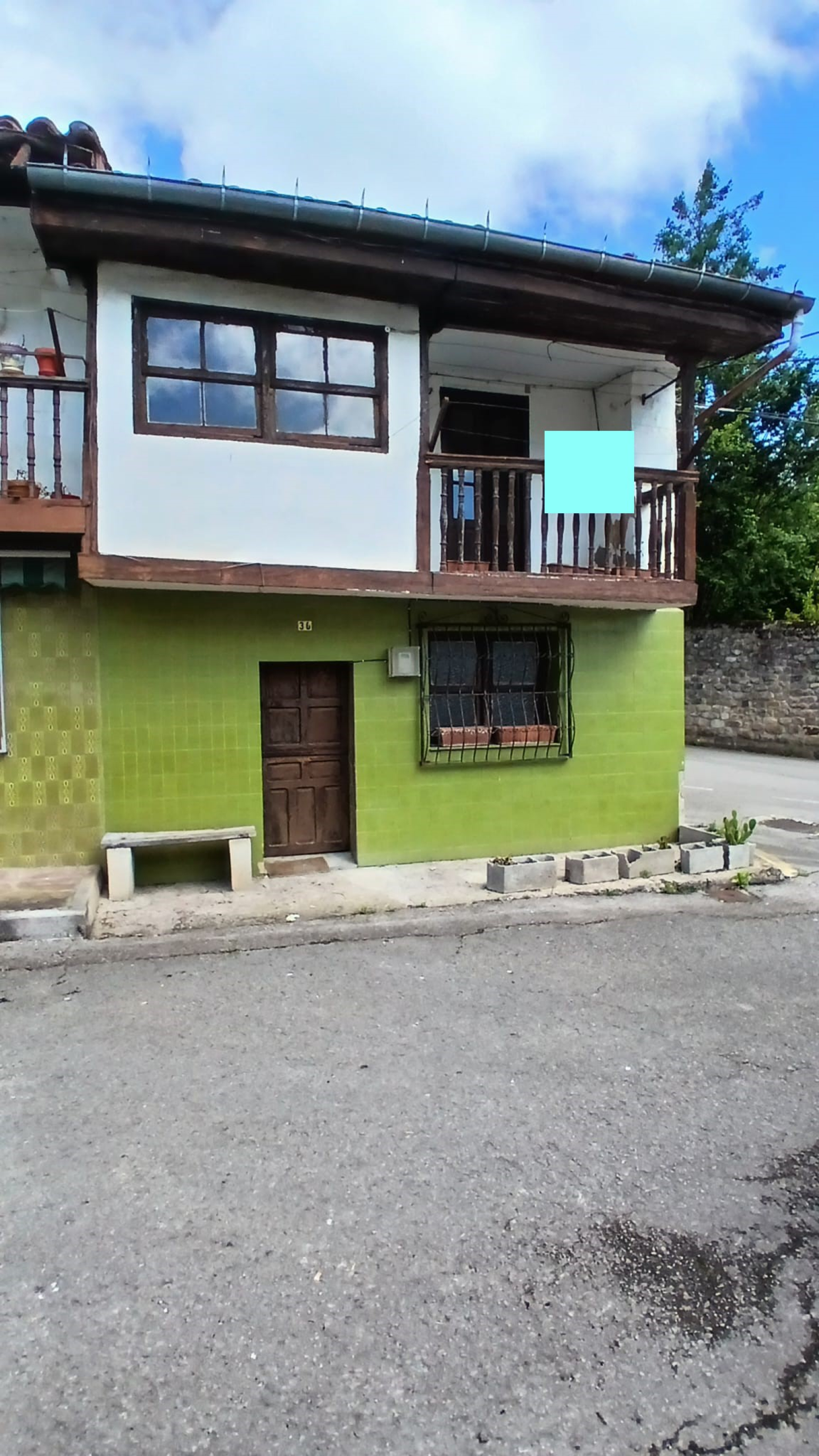 CASA PAREADA EN ESQUINA PARA REFORMAR