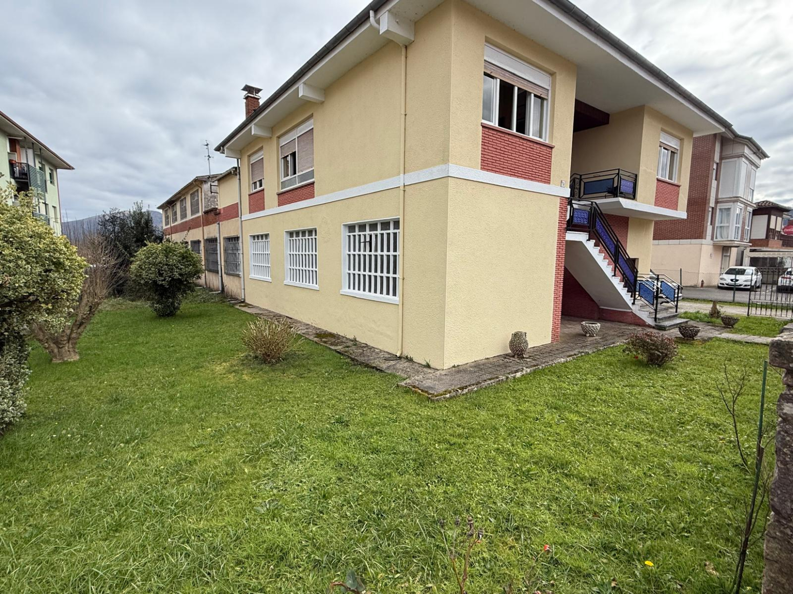 CASA CON JARDIN EN CABEZON DE LA SAL