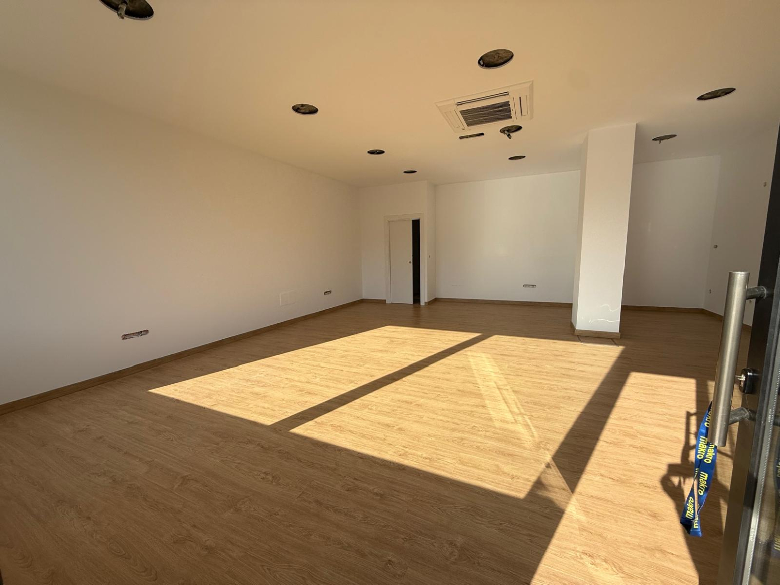 LOCAL COMERCIAL EN CABEZON DE LA SAL