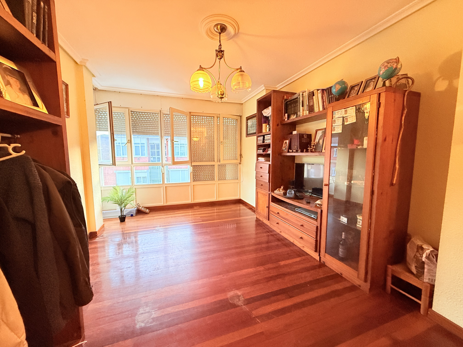 PISO AMPLIO Y LUMINOSO EN CABEZÓN DE LA SAL