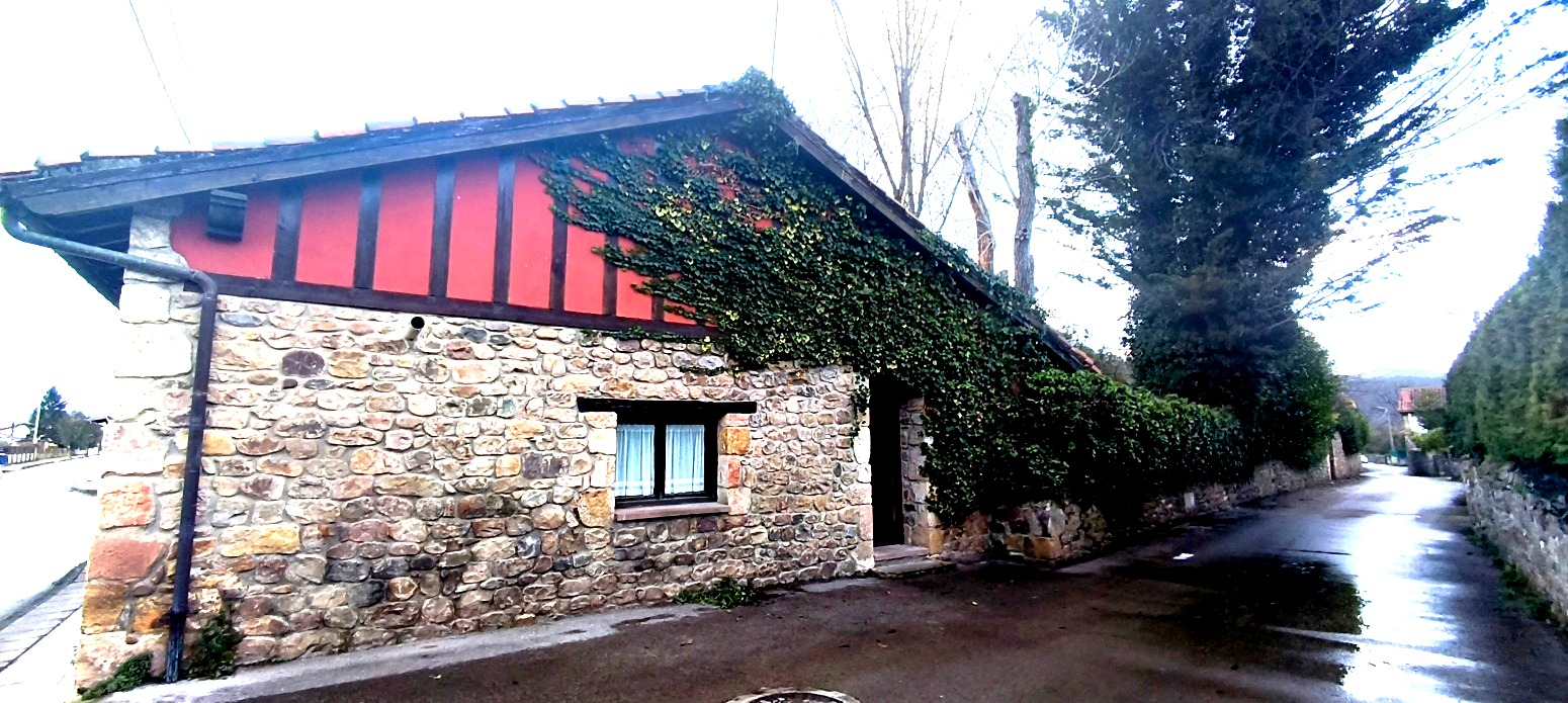 CASA DE PIEDRA PAREADA CON JARDIN EN ONTORIA