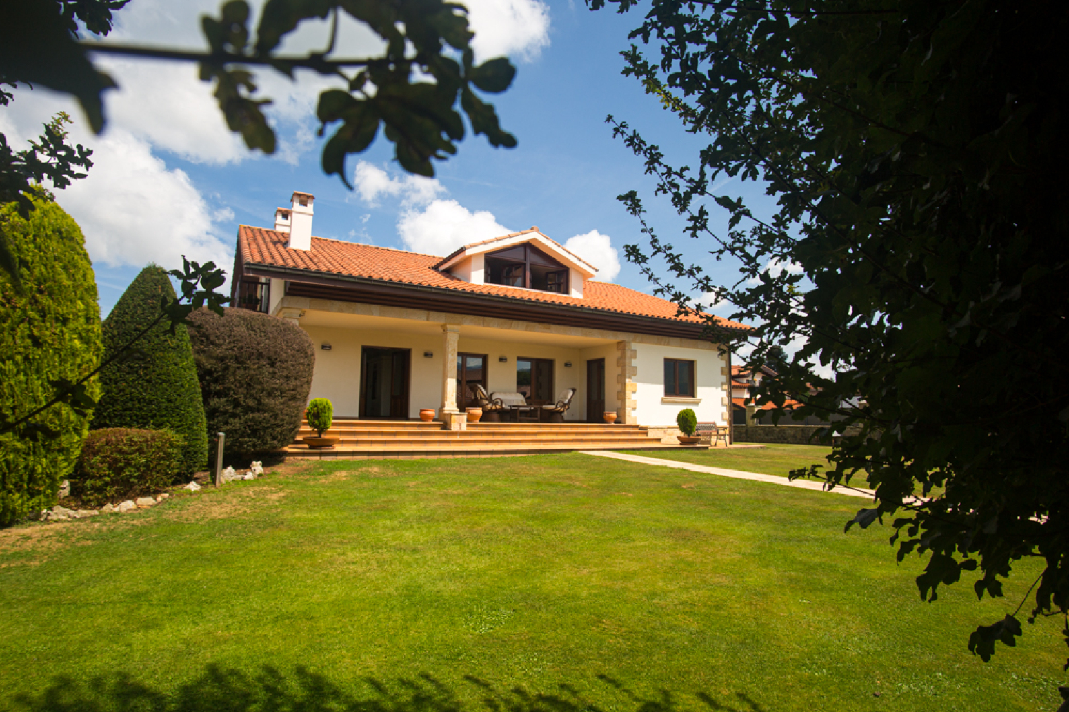 IMPRESIONANTE CHALET INDEPENDIENTE EN CABEZON DE LA SAL