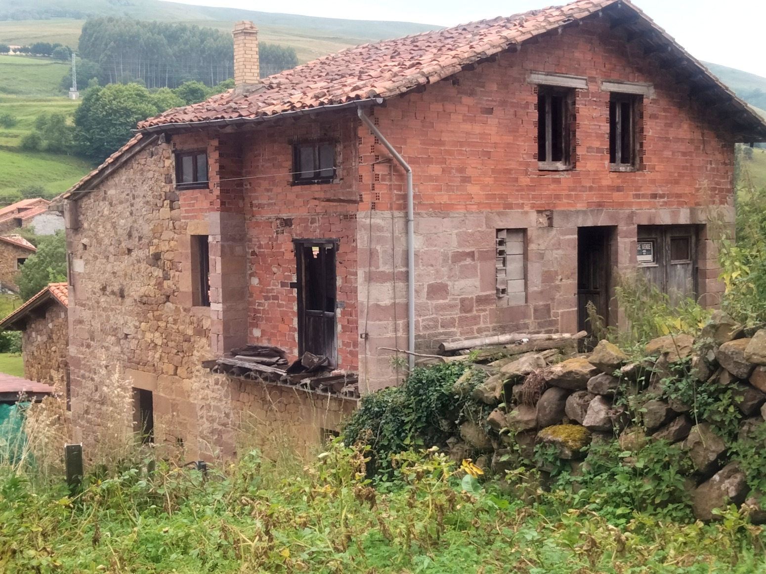 FANTASTICA CASA PARA REFORMAR EN CARMONA