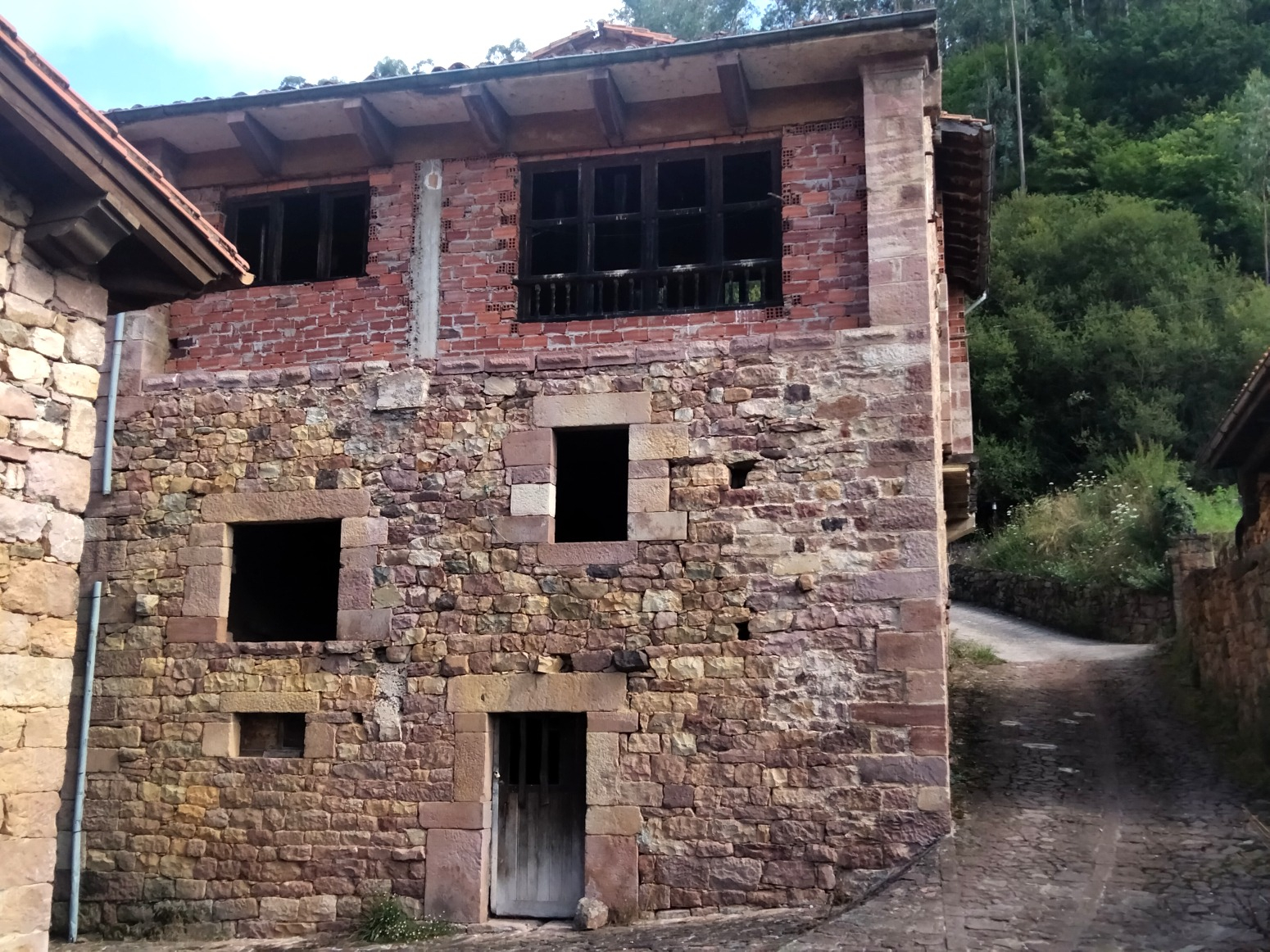 FANTASTICA CASA PARA REFORMAR EN CARMONA