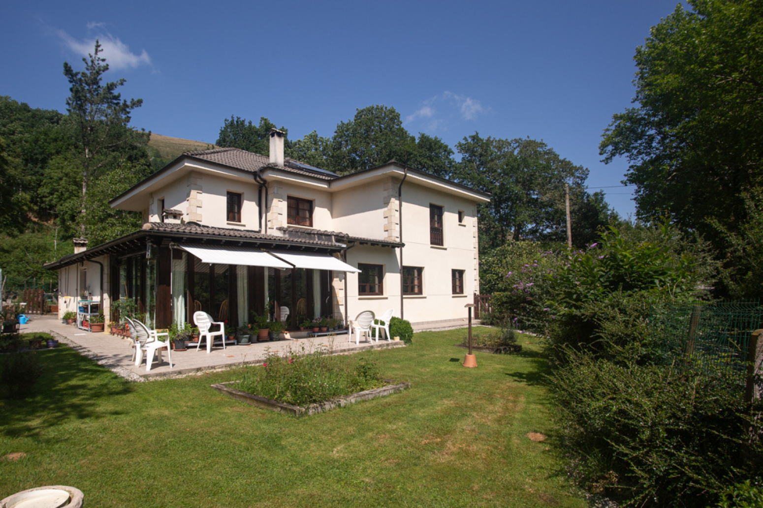 FANTASTICA CASA INDEPENDIENTE CON FINCA, MUY CERCA DE BARCENA MAYOR