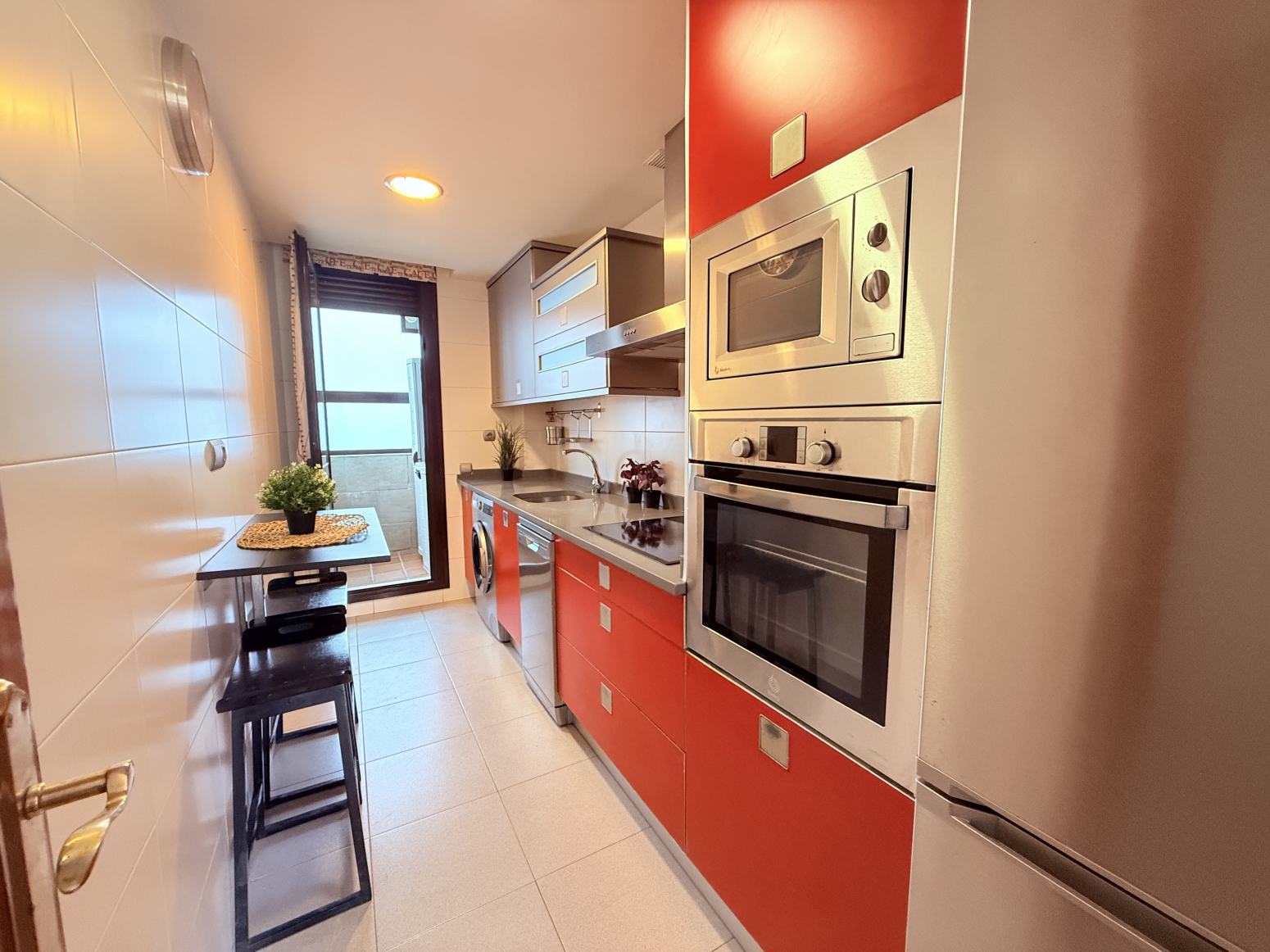 PRECIOSO BAJO CON JARDIN EN QUIJAS