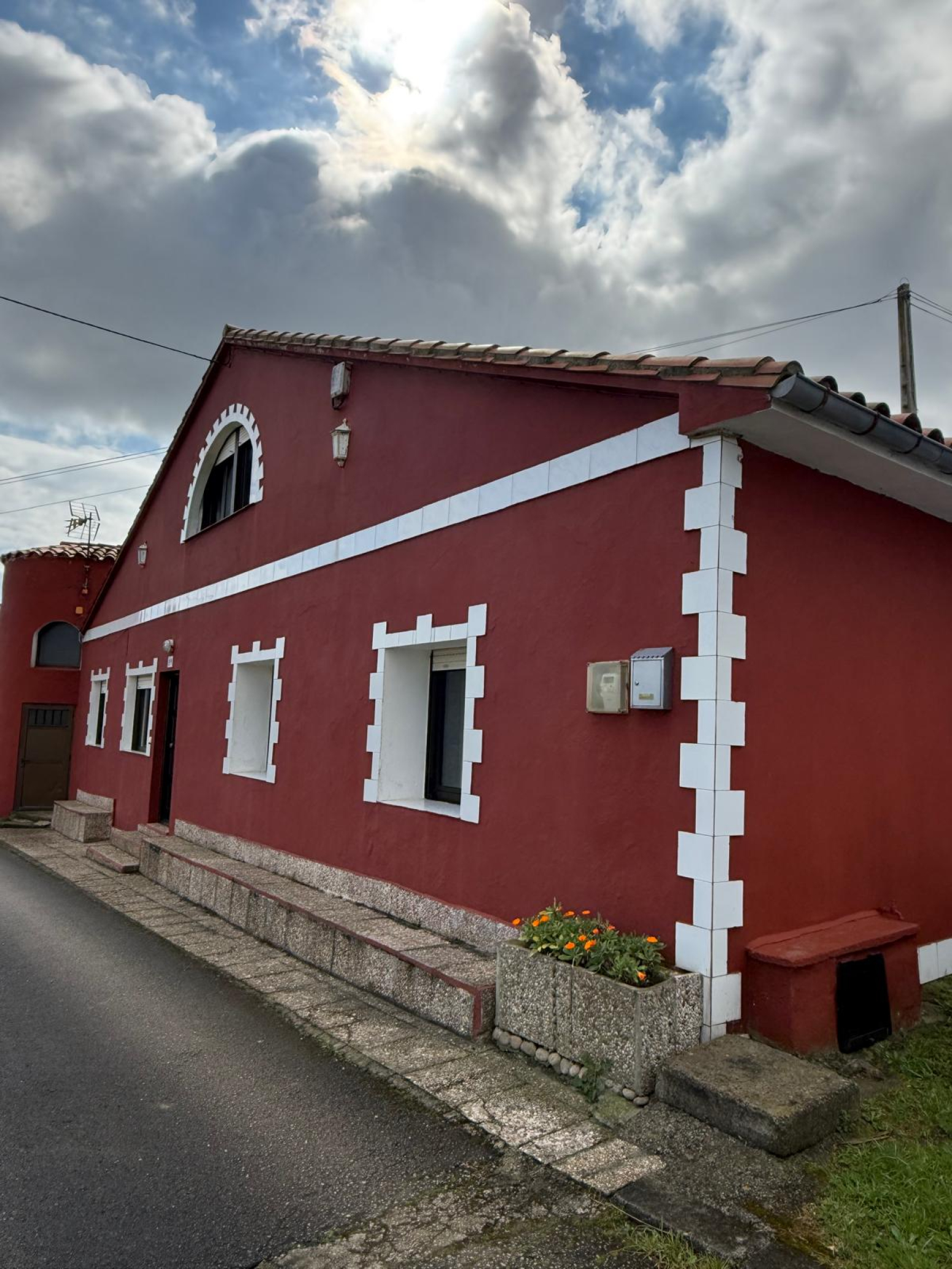 PRECIOSA CASA INDEPENDIENTE CON JARDIN EN UBIARCO