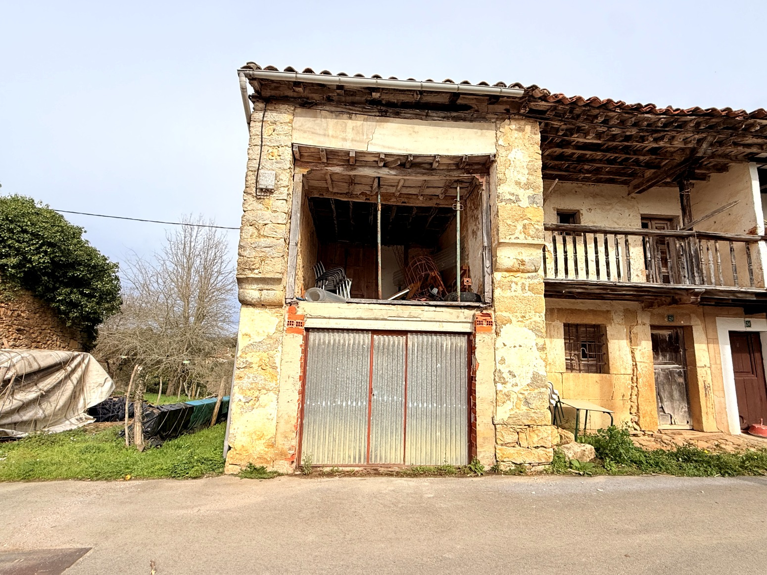CASA PARA REFORMAR EN LUEY