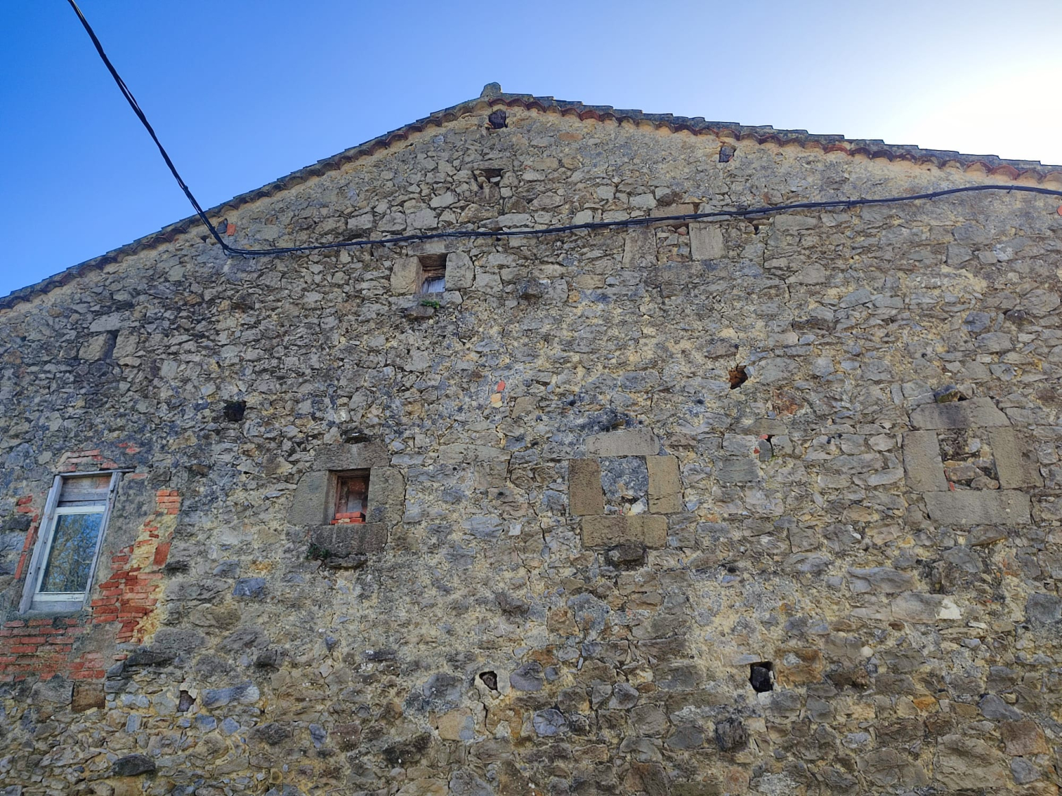 CASA PARA REFORMAR EN LUEY