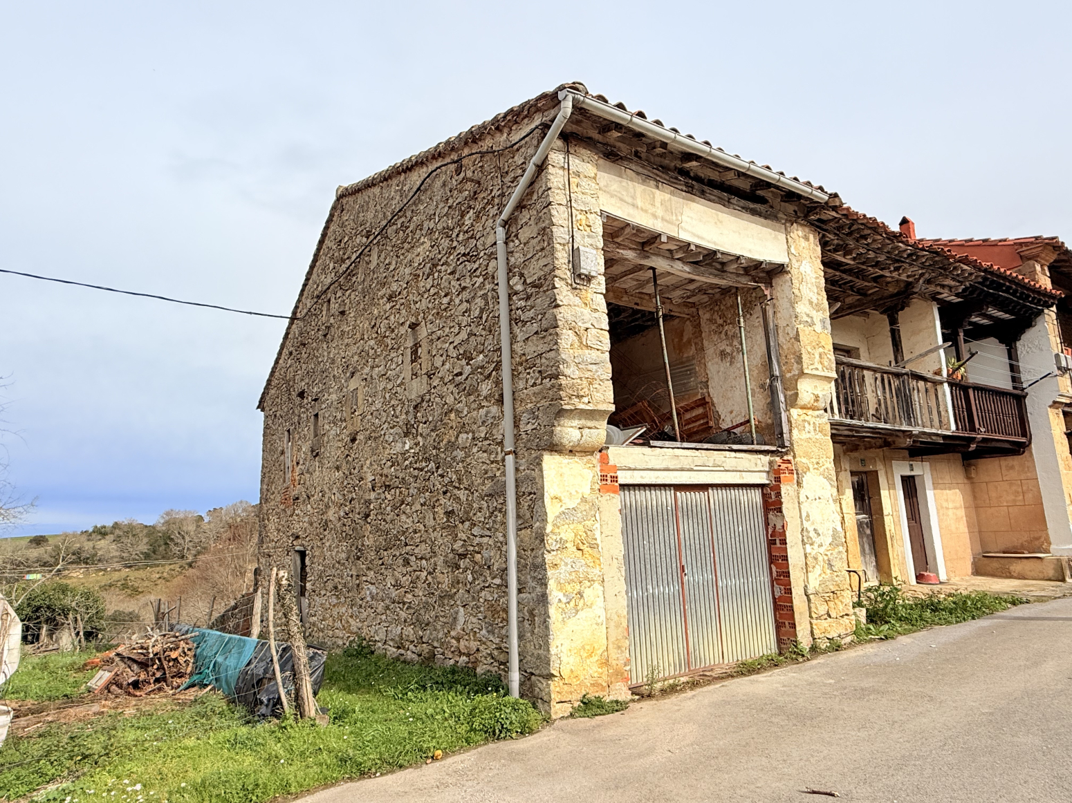 CASA PARA REFORMAR EN LUEY