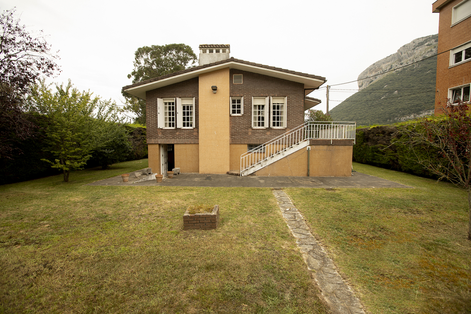 Casa con terreno en venta Oriñon