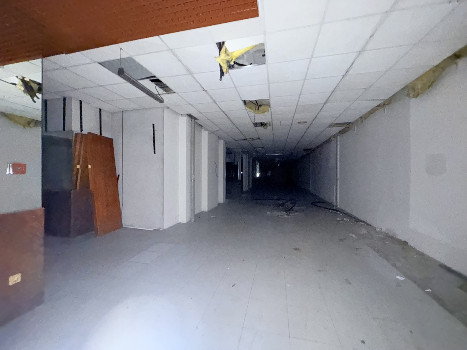 Amplio local en Valdenoja 