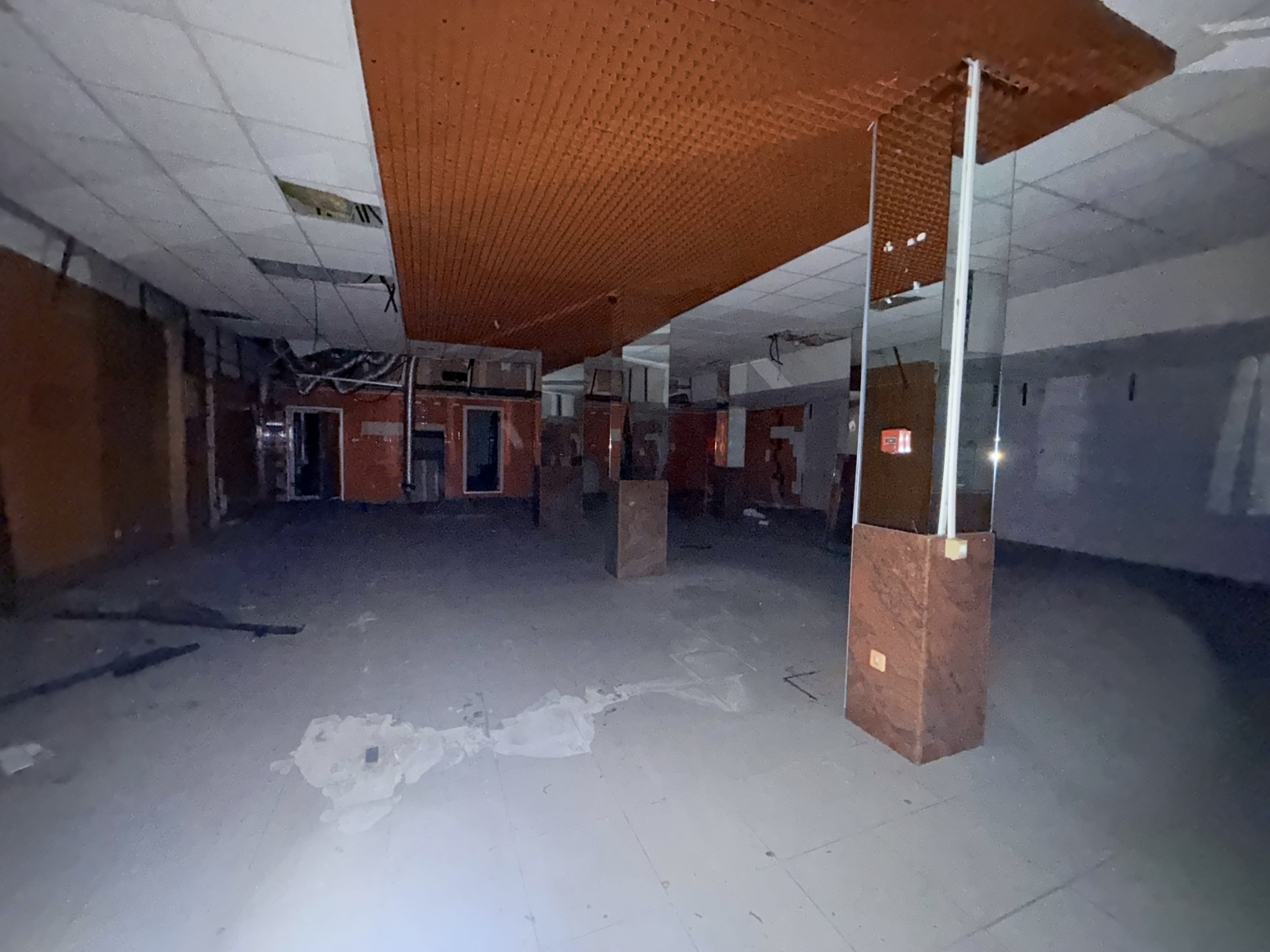 Amplio local en Valdenoja 