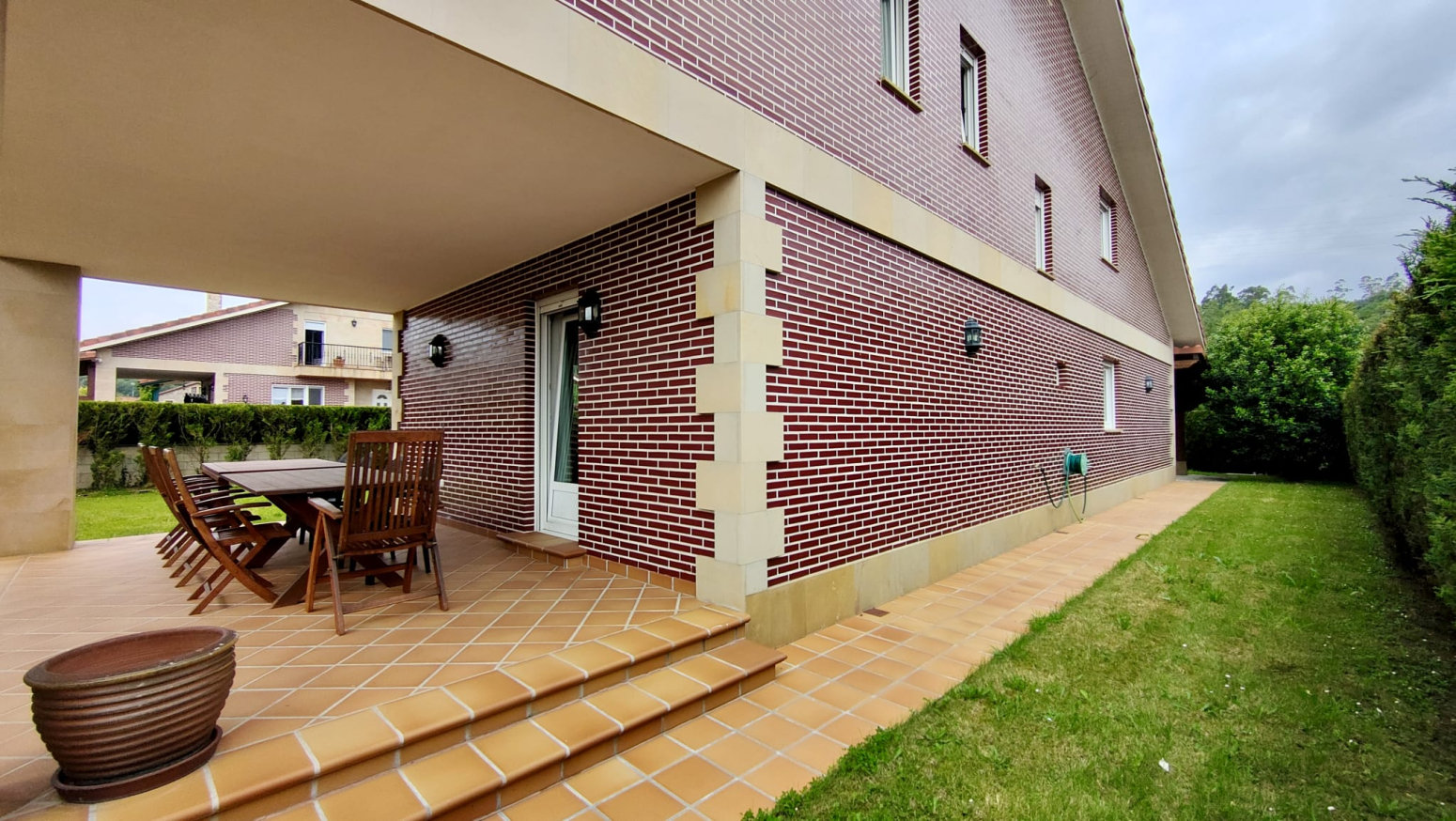 Chalet en venta en Bárcena de Cicero . Amplio y luminoso  