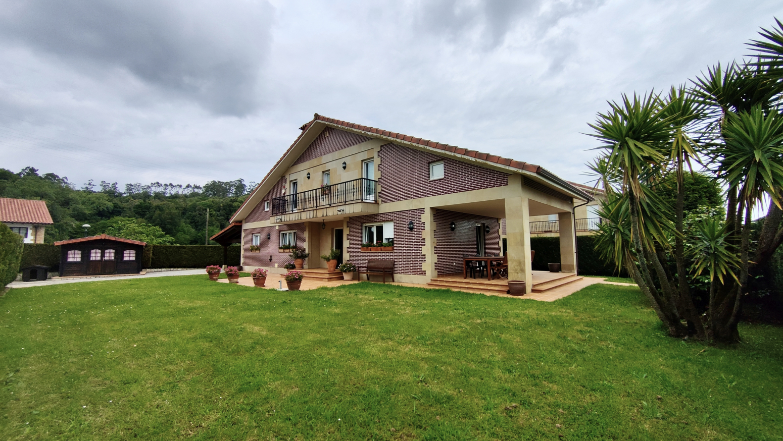 Chalet en venta en Bárcena de Cicero . Amplio y luminoso  