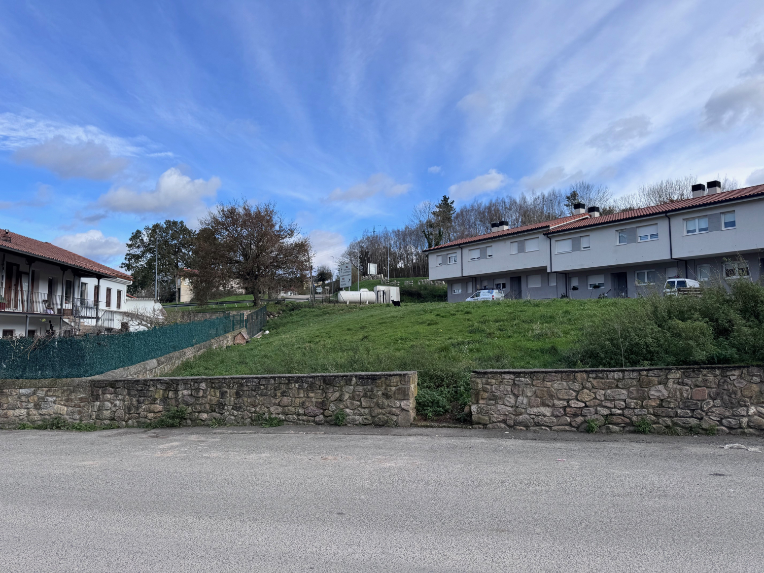 FINCA URBANA CON LICENCIA PARA EDIFICACIÓN INMEDIATA