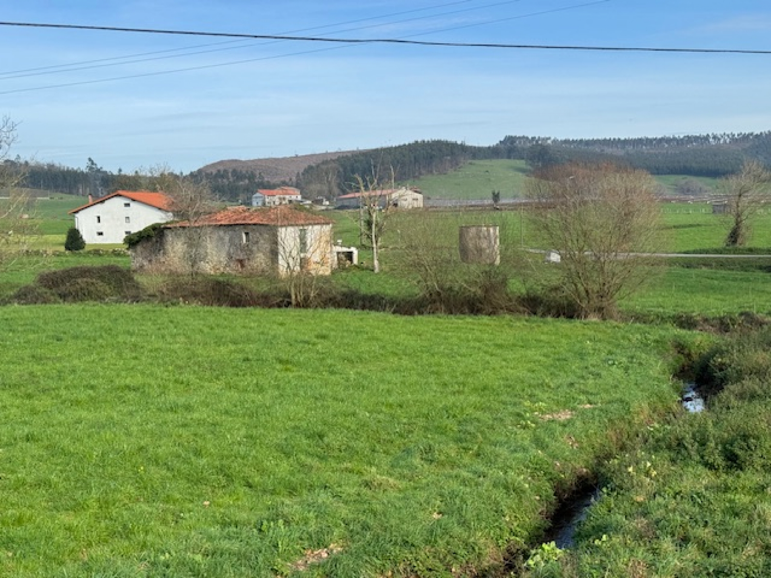 Casona de piedra para restaurar con finca de más de 5.000m2