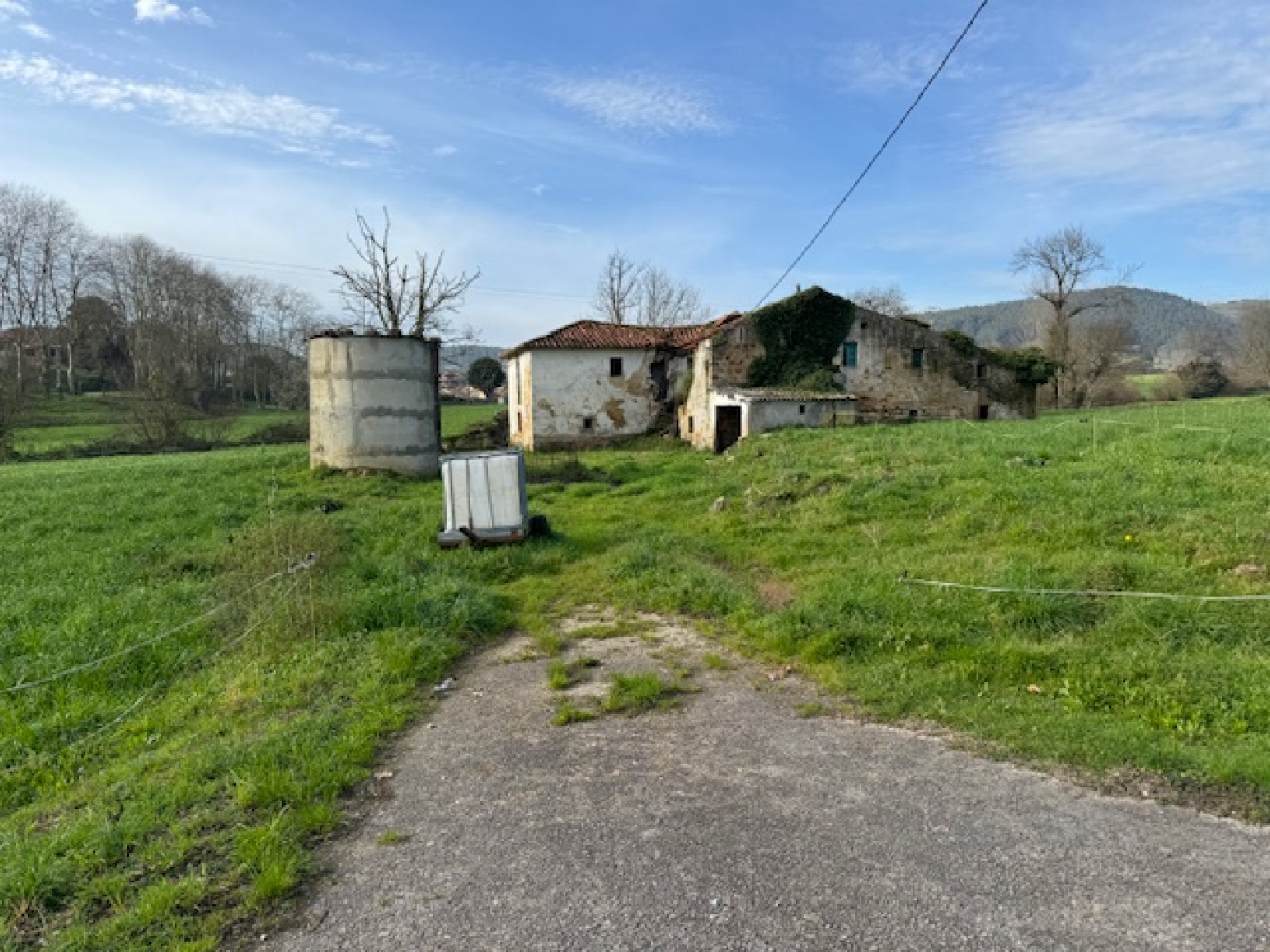 Casona de piedra para restaurar con finca de más de 5.000m2
