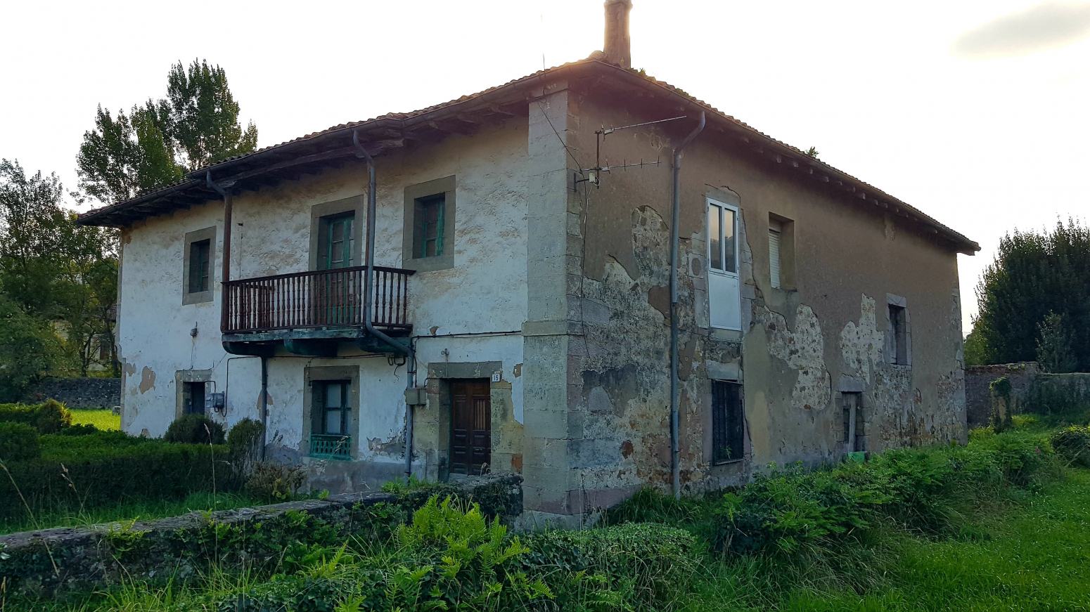 Casona rústica en el centro del pueblo
