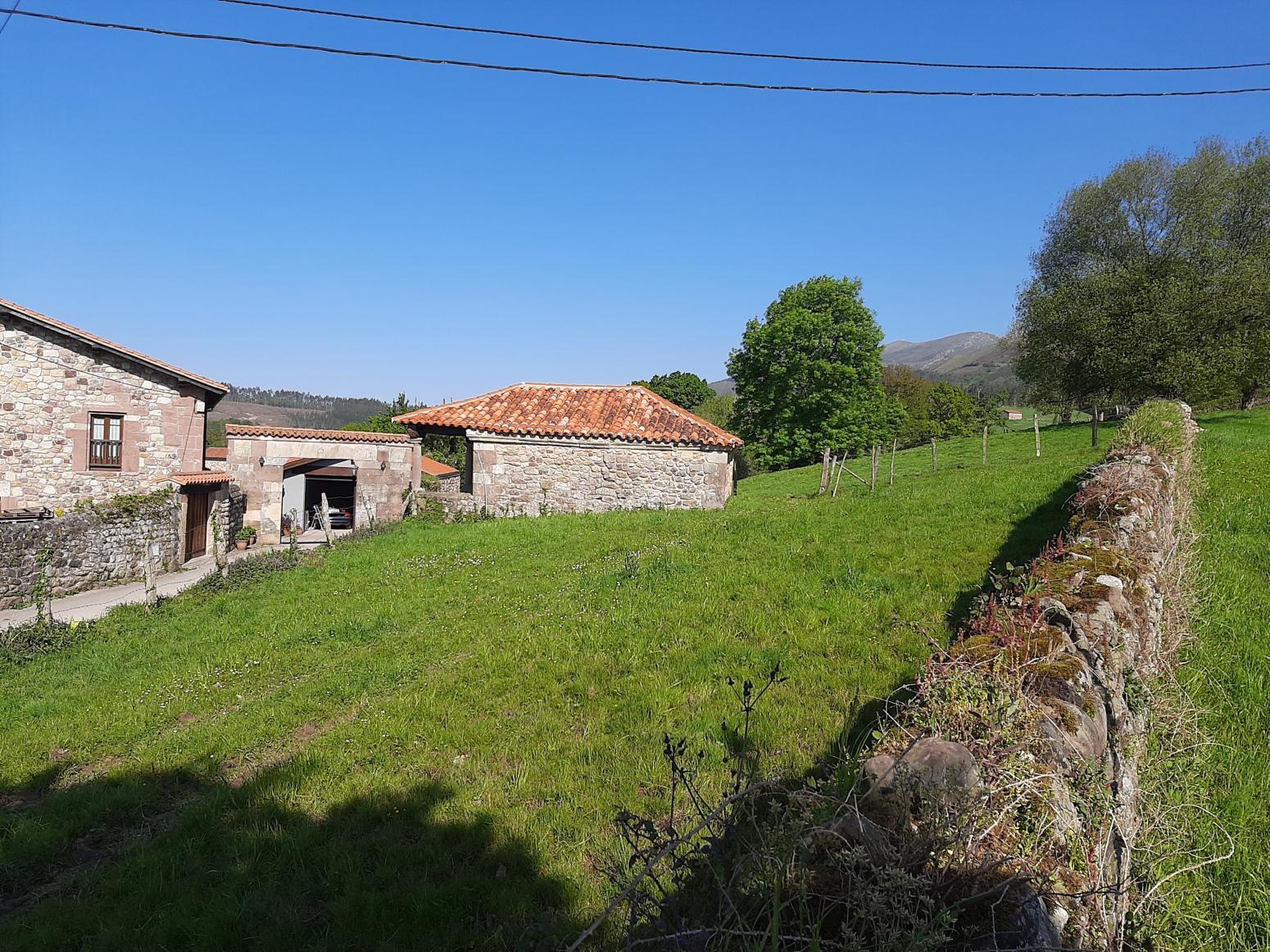 Se vende parcela Urbana en LUZMELA, de 1.888M2 por 109.000Euros. 