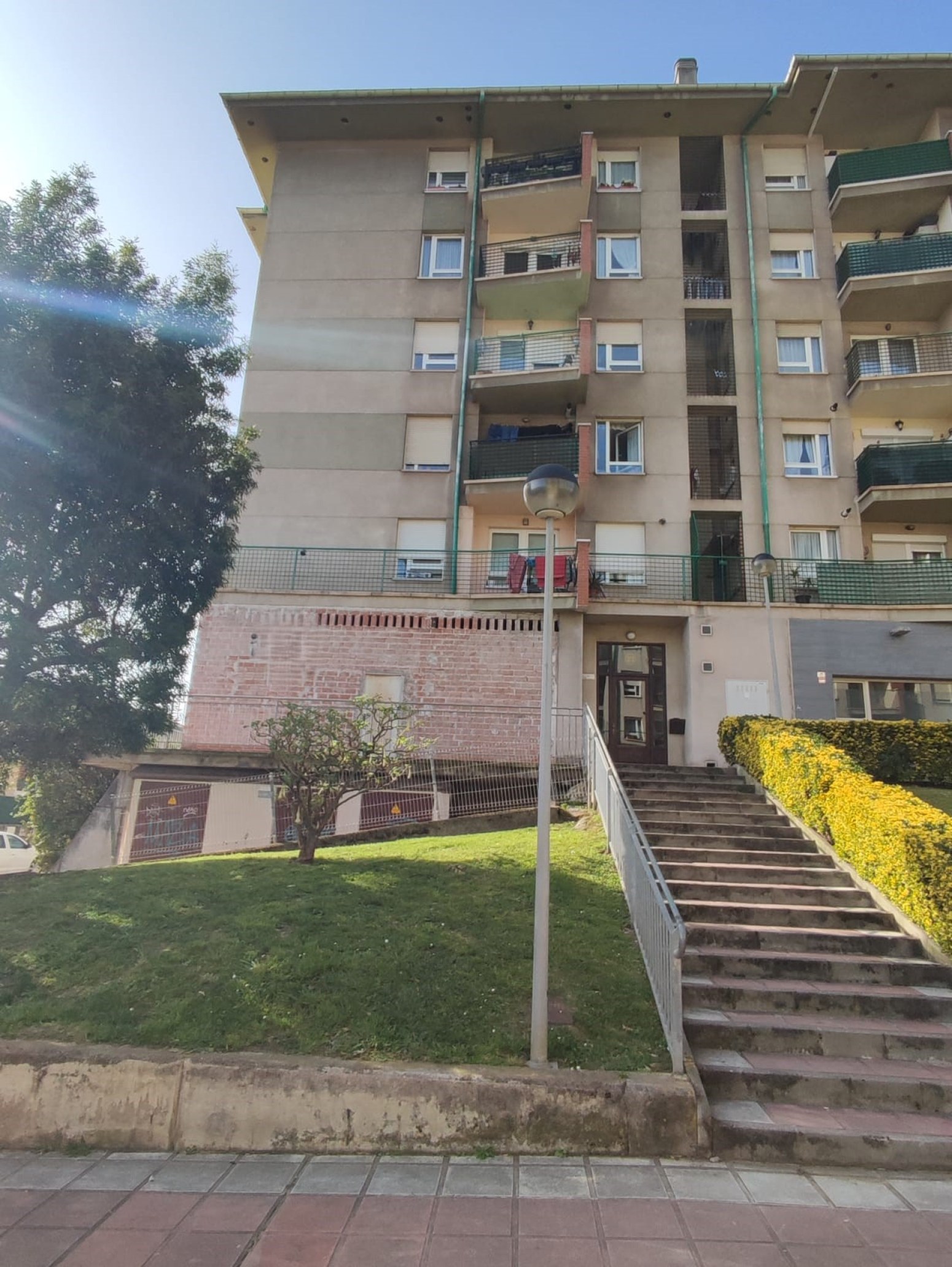 Local a pie de calle en zona residencial