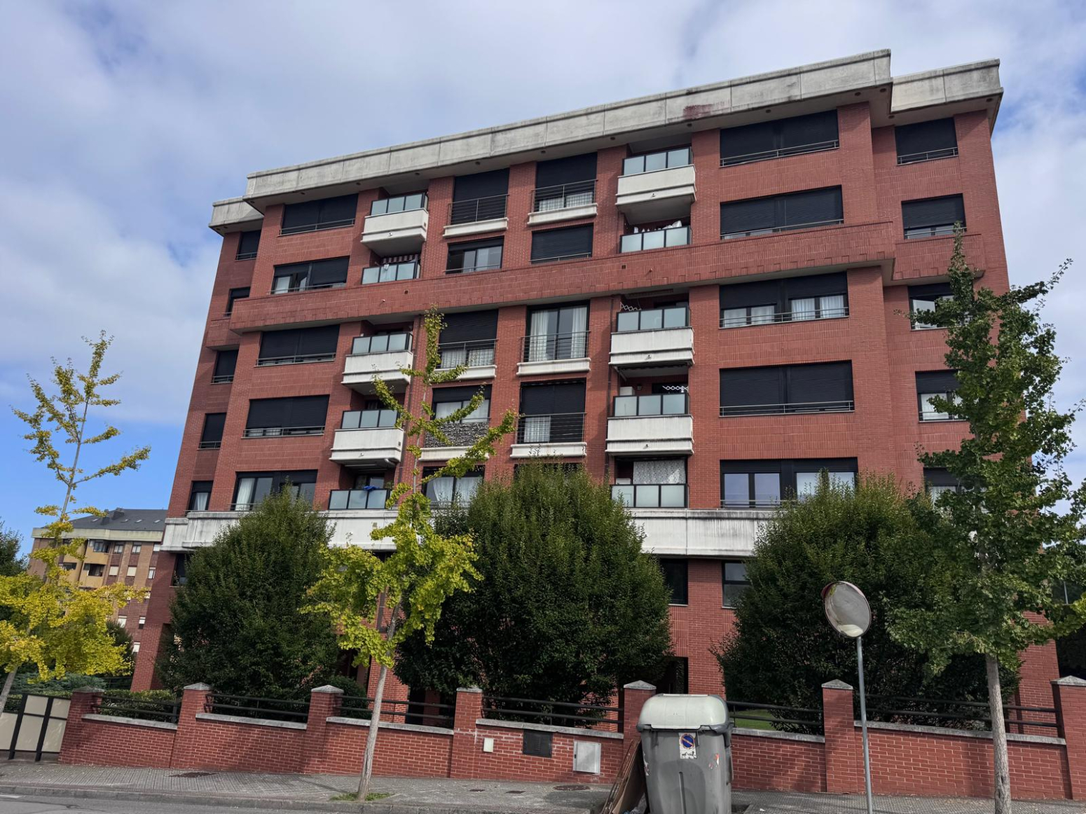 AMPLIO Y LUMINOSO PISO