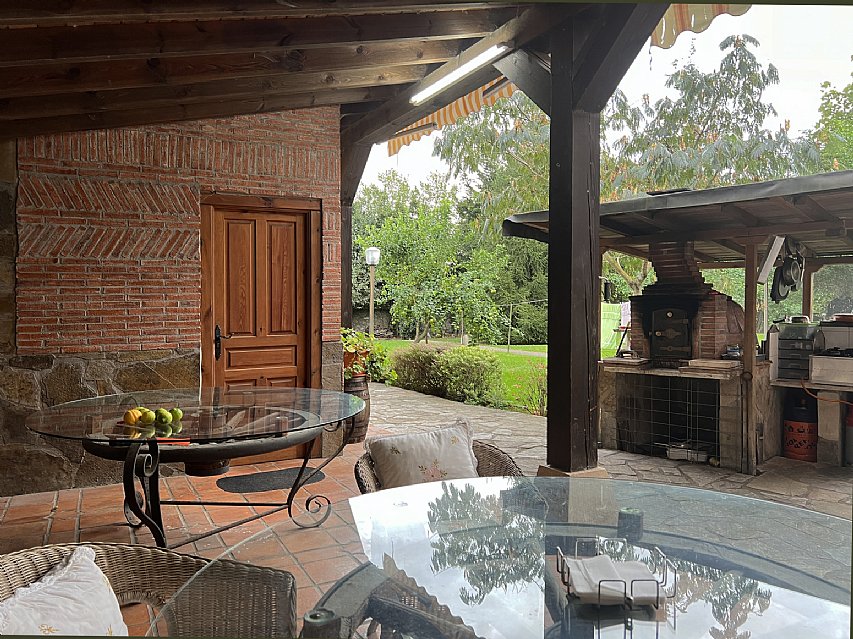 Espectacular casona de piedra con jardin en Camargo