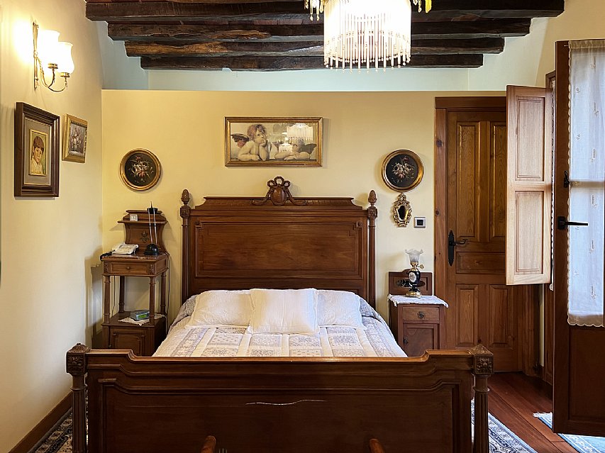 Espectacular casona de piedra con jardin en Camargo