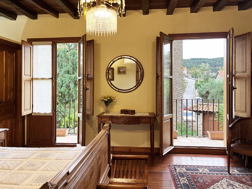 Espectacular casona de piedra con jardin en Camargo