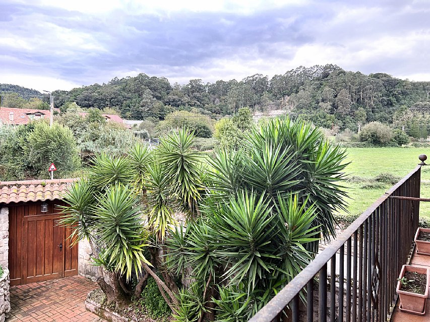 Espectacular casona de piedra con jardin en Camargo