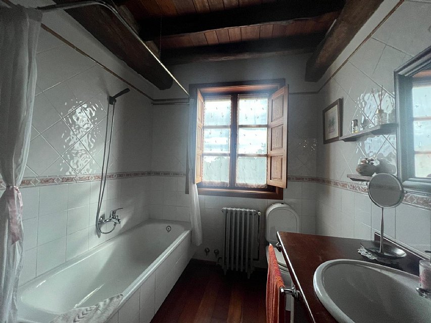 Espectacular casona de piedra con jardin en Camargo