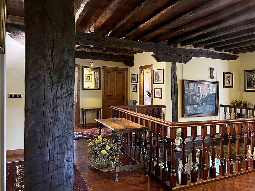 Espectacular casona de piedra con jardin en Camargo