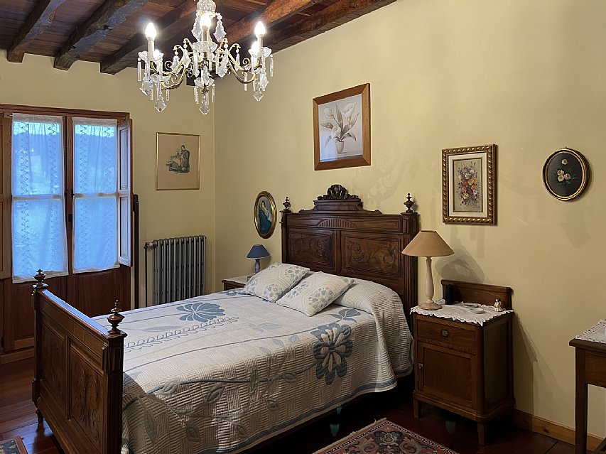 Espectacular casona de piedra con jardin en Camargo