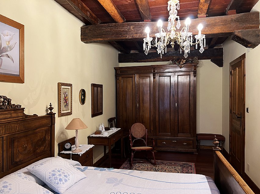 Espectacular casona de piedra con jardin en Camargo