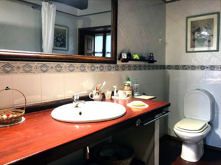 Espectacular casona de piedra con jardin en Camargo