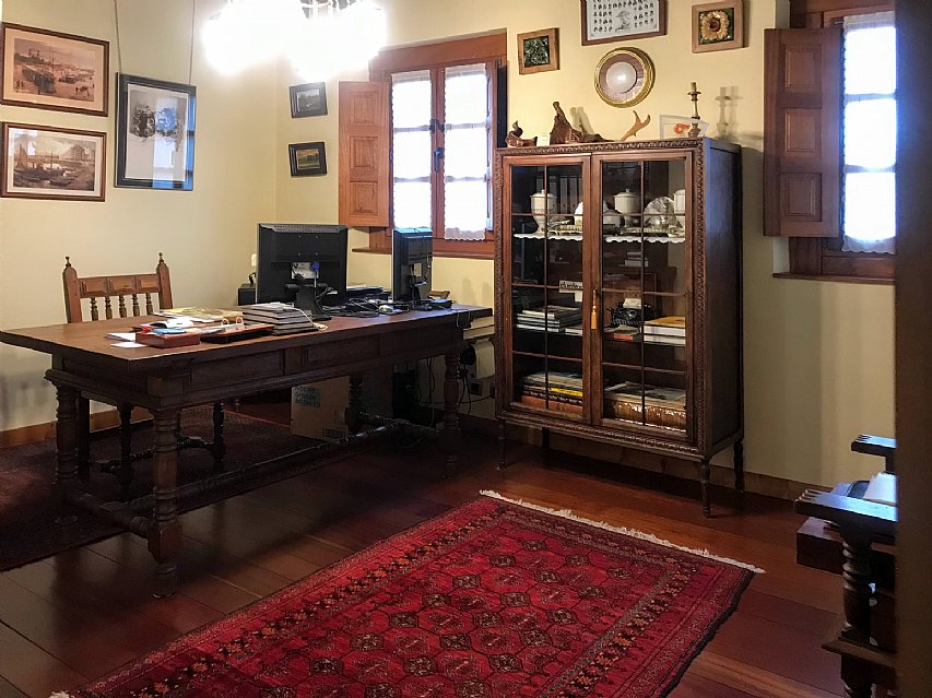 Espectacular casona de piedra con jardin en Camargo