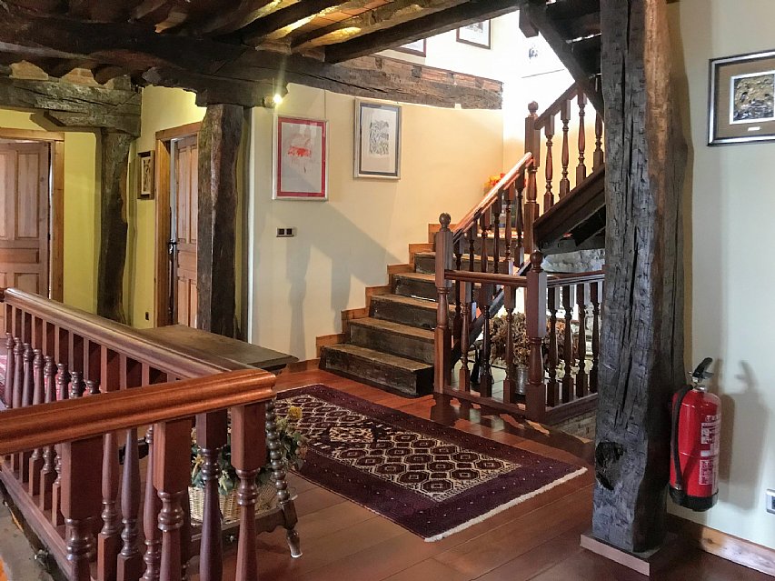 Espectacular casona de piedra con jardin en Camargo