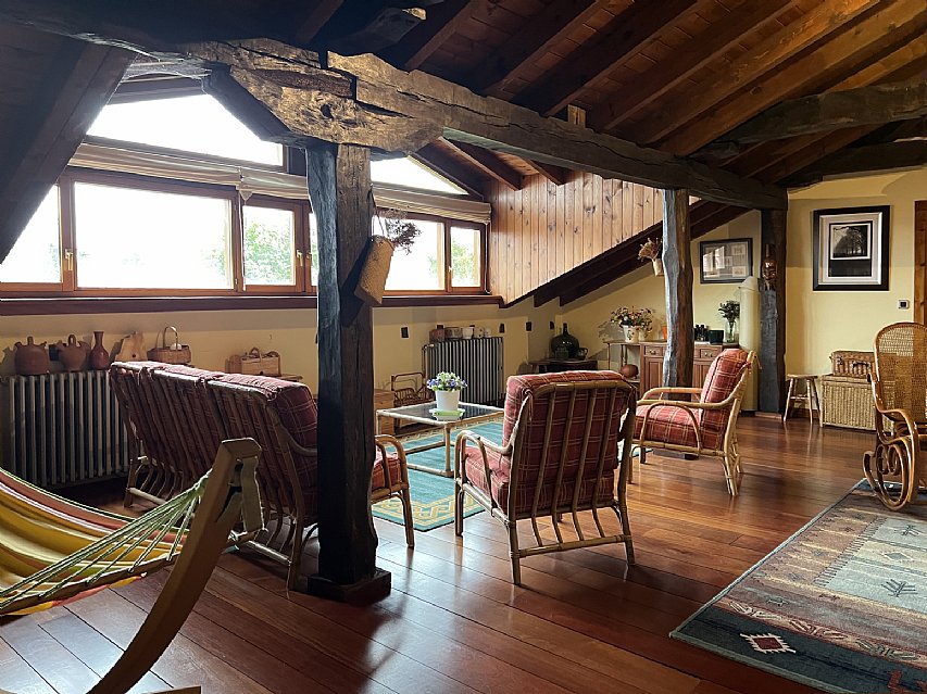 Espectacular casona de piedra con jardin en Camargo