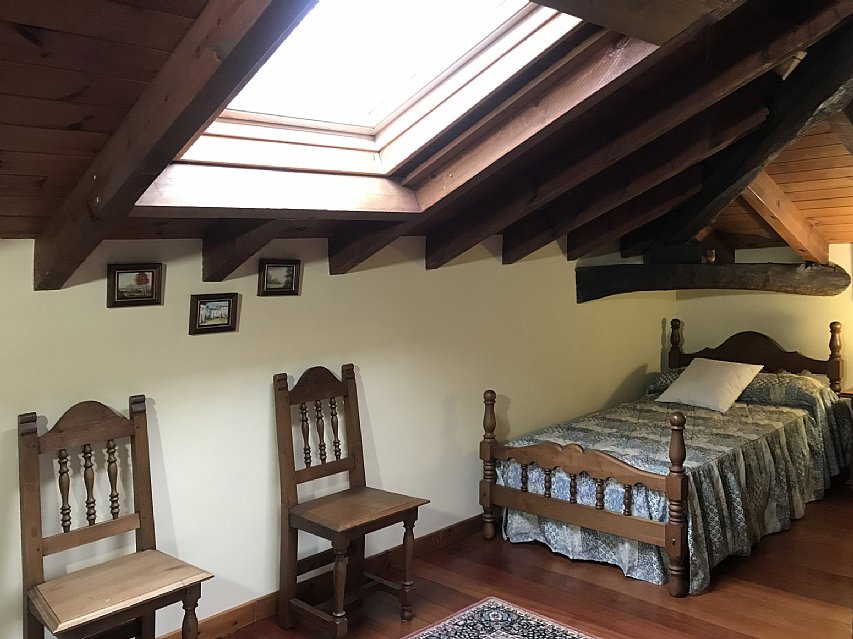 Espectacular casona de piedra con jardin en Camargo