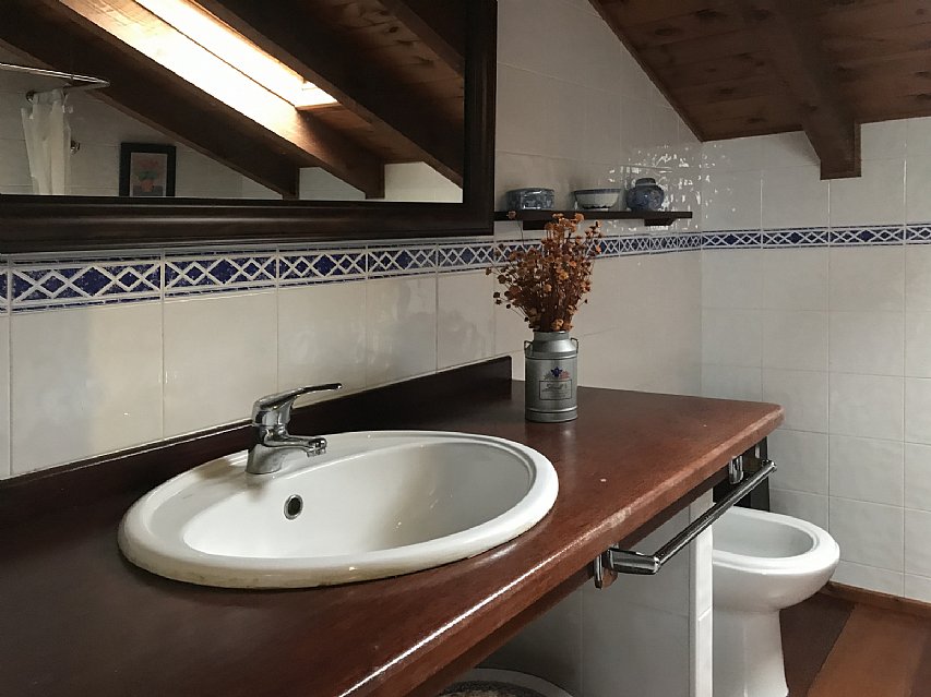 Espectacular casona de piedra con jardin en Camargo