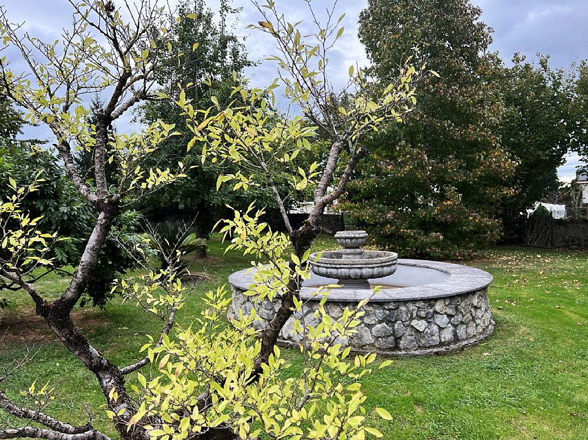 Espectacular casona de piedra con jardin en Camargo