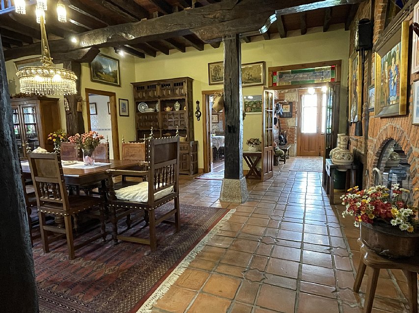 Espectacular casona de piedra con jardin en Camargo