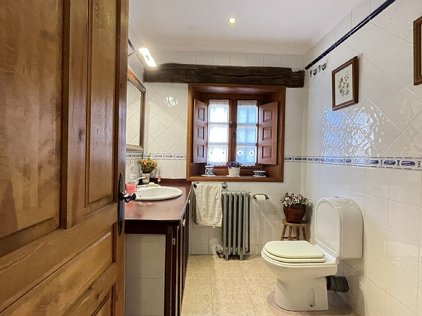 Espectacular casona de piedra con jardin en Camargo