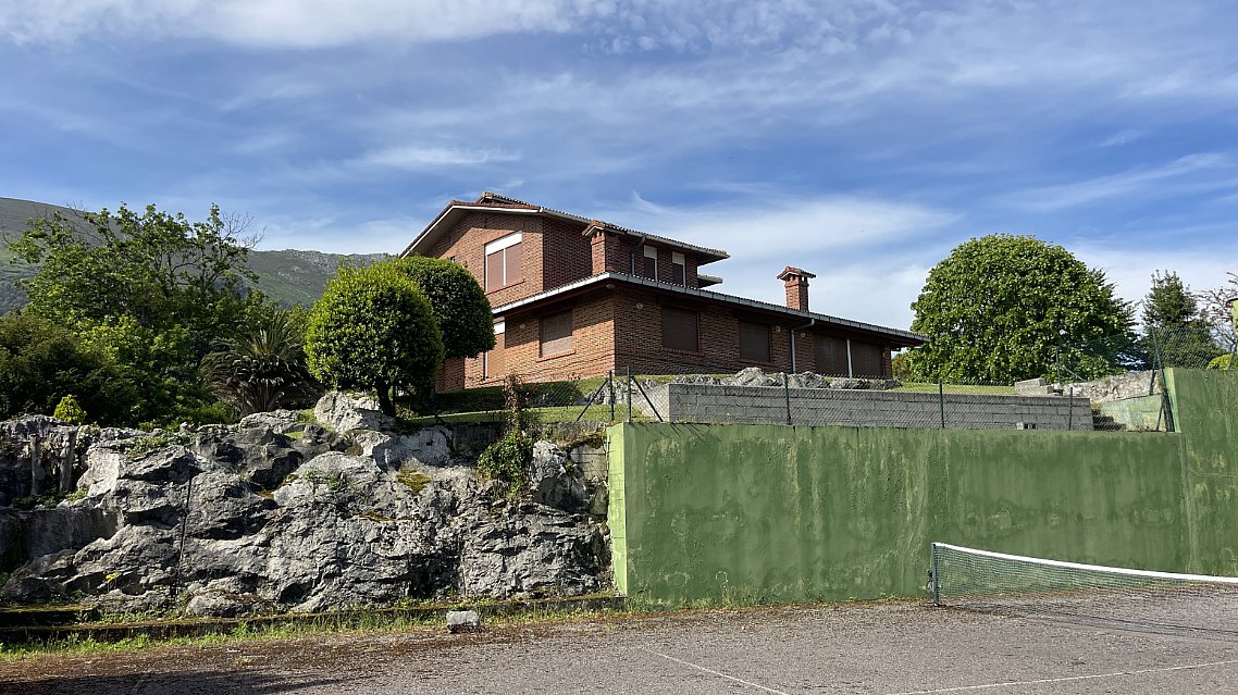 Chalet independiente con piscina privada en Islares