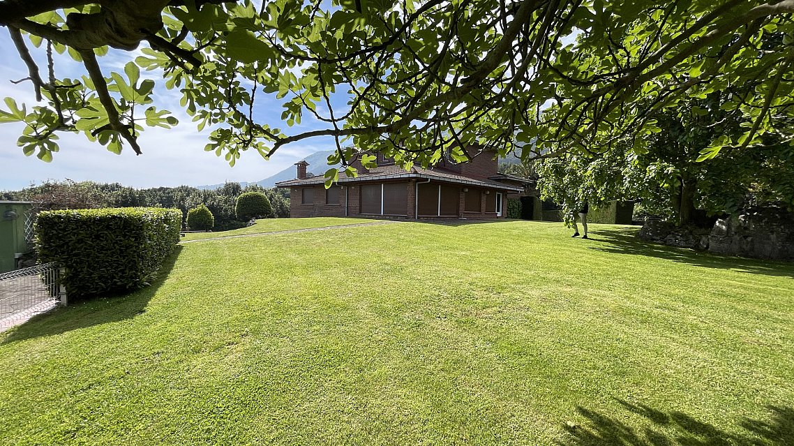 Chalet independiente con piscina privada en Islares