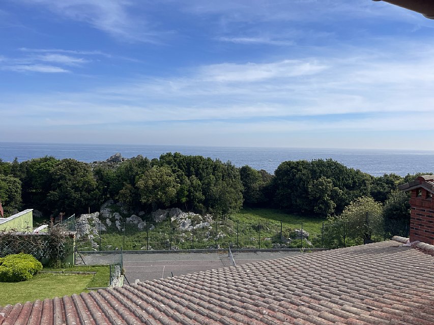 Chalet independiente con piscina privada en Islares