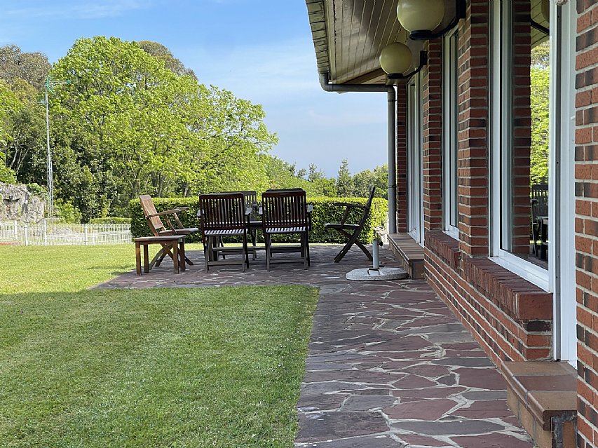 Chalet independiente con piscina privada en Islares