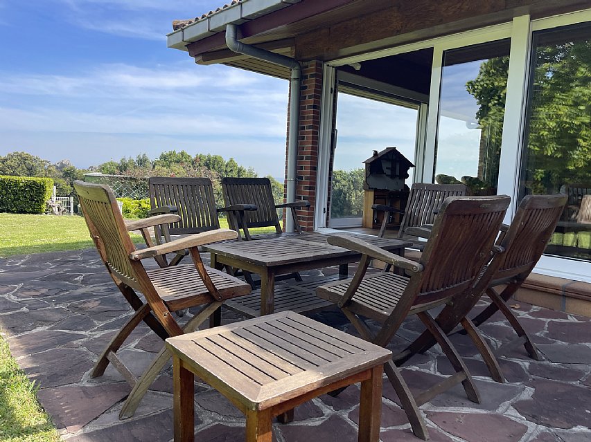 Chalet independiente con piscina privada en Islares