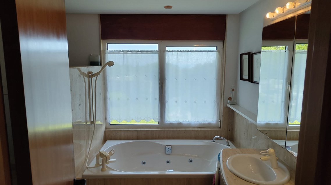 Chalet independiente con piscina privada en Islares